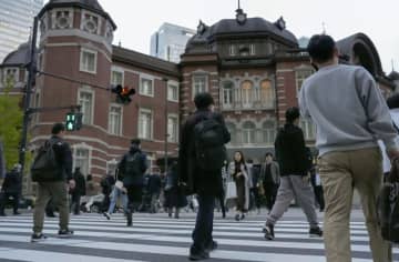 26年度予算決定、暮らしに影響　教育無償化、子育てに力点