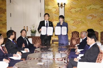 国と地方で減税効果は計7千億円　年収の壁178万円を閣議決定