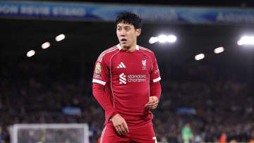 日本人MFが負傷中…苦しむ強豪クラブ、「セットプレー弱すぎ」「離脱者8名」監督もボヤく