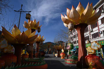 中国・敦煌でランタンフェスの準備進む　元旦から無料開放