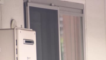 【独自】“交際相手”男性遺体に何枚もの服…一見して分からないよう隠匿か　近くに消臭剤　寝室ベッドや壁に飛び散った血痕　西東京母子4人死亡