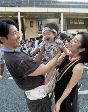 シム・ヒョンタク、息子ハルくんと日本の夏祭りを満喫！微笑ましい家族写真に注目