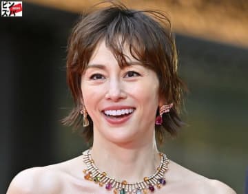 米倉涼子、ガサ入れから4か月…ファンに「Merry Christmas」投稿の変化　ダンサー彼氏はもう帰日せずか
