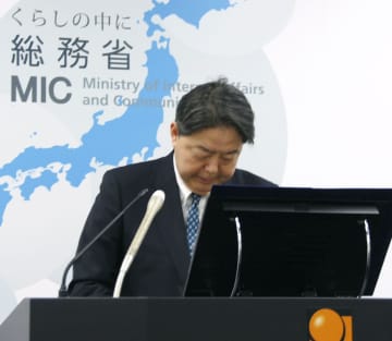 林総務相、選挙報告書訂正で陳謝　「秘書が不適切処理」と辞任否定