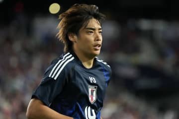 ヘンク＆森保Jに朗報！　伊東純也が約2カ月ぶりに練習復帰、クラブがSNSで写真付き報告