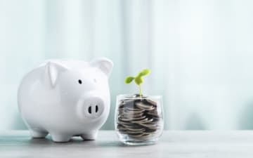 年金だけで生活できている高齢者世帯は「半分もいない」って本当？ “老後貧乏”に陥らないために最低限いくらくらい貯金しておくと安心？