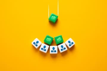 私の会社は「ボーナス」が“年100万円”支給されます。中小企業の中では「勝ち組」ですか？ 夏・冬「50万円ずつ」は恵まれているでしょうか？ 統計データから“平均ボーナス額”を確認