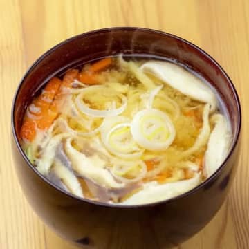 【いつものみそ汁、具材ひとつ変えてみて！】「何これ100倍ウマくなった」「これなら毎日食べても飽きない」ハマる絶品みそ汁レシピ4選
