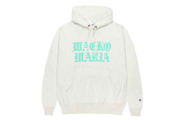 ワコマリア×チャンピオン「リバースウィーブ」スウェット、ワコマリアのネームと刺繍を配したフーディ