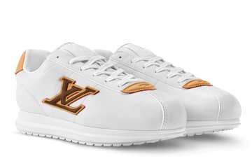 ルイ・ヴィトン「LV バターソフト スニーカー」レトロな新色、やわらかベージュ×オレンジのLV ロゴ