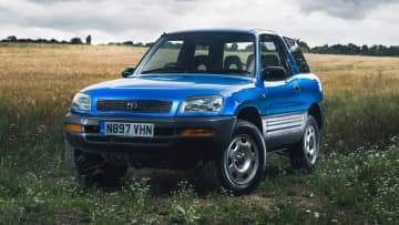 【名車再考】初代トヨタ RAV4は「とてつもなく素晴らしい」トップギアが提唱する、20万円で買える最高の遊び車