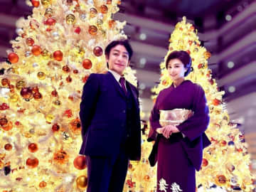 片岡愛之助、妻・藤原紀香と"クリスマス夫婦ショット"公開