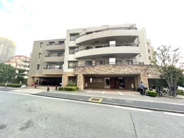 クレッセント品川 7階｜「北品川」駅徒歩6分。水辺の静けさと、品川の躍動を手中に。広々ルーフバルコニー付き。収納豊富な角部屋2SLDK