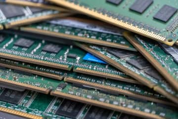 メモリ不足のなか、ロシアではDDR5 RAMモジュールの自作を計画するギークが現る