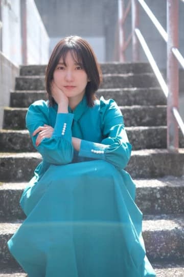 南壽あさ子 ｢オン･ザ･スクリーン｣が、縦型ホラーショートドラマ『闇に光』の主題歌に決定