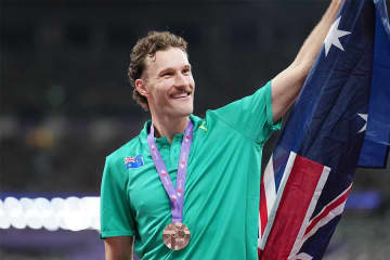 陸上界に「史上最高のニュースだ！」　大粒ダイヤがキラリ…世陸メダリストの婚約に祝福