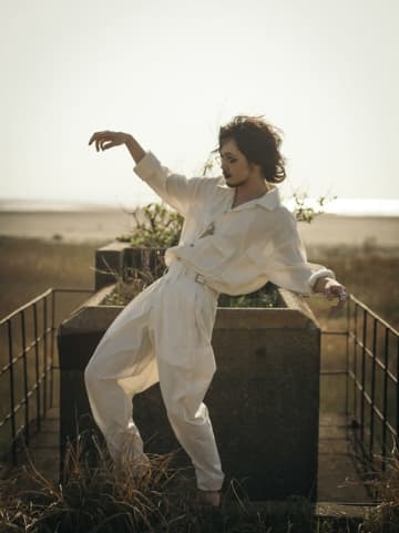 TOOBOE、TVアニメ『勇者のクズ』第1クールOPテーマ「GUN POWDER」CD発売決定