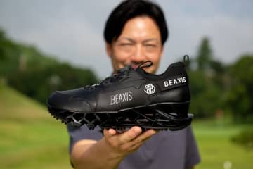 片足530gのチョイ重仕様 “体幹が鍛えられるゴルフシューズ” ビーアクシス「バランスコアターフ」試し履きレポート