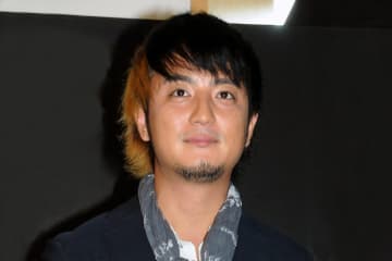 上地雄輔、スマホから“ポロッと落ちたもの”に恐怖…　「え、なにこれ」「ちょっと心配」