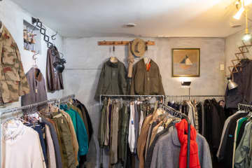 高円寺の古着店『militaria』で、ファッションとして楽しめるヨーロッパのミリタリーアイテムを