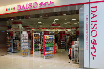 【ダイソー高コスパ】推し活グッズのディスプレイにも◎「アクリル板」DIY活用術と商品ラインナップを解説