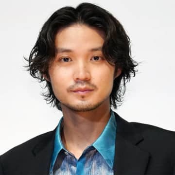 磯村勇斗、Snow Man深澤辰哉との笑顔2SHOTにファン歓喜「強火ふかたつ担」「愛強めで好き」