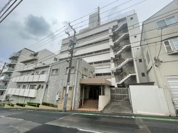 ハイネス南麻布 1階｜「麻布十番」駅徒歩8分。麻布十番を日常に、南麻布の静けさを住まいに。「有栖川宮記念公園」至近。南向きの広々とした専有庭付き住戸