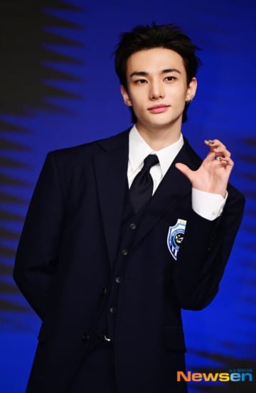 Stray Kids ヒョンジン、約800万円のアクセサリーをステージで紛失！？フィリックスが見つけ大喜びする姿が話題に