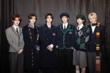 TWS、可愛すぎる愛嬌＆ダンスブレイクまで！「SBS歌謡大典」のステージで唯一無二の魅力をアピール