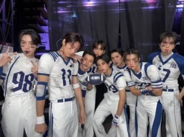 THE BOYZ、衣装にも注目！「2025 SBS歌謡大典」ステージにファン熱狂