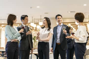 会社の忘年会は“昼にオフィス開催”がトレンド？ケータリングサービス利用企業は2.5倍に