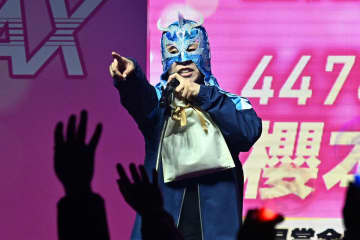 【大村ボート・ＧⅢＱＣシリーズ】桜本あゆみ＆今井裕梨　覆面姿で登場「みんなで盛り上がっていくぞ～！」