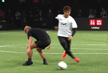 「本田圭佑が抜かれた！」柿谷曜一朗の天才的“股抜き突破”に騒然「今のは素でやられましたね」解説も驚愕した瞬間