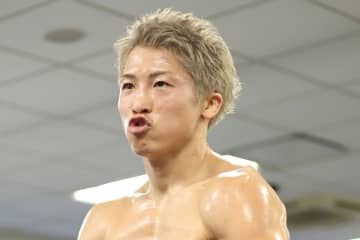 井上尚弥が５５・１キロで前日計量パス　ピカソもクリア　サウジで２７日に激突