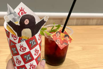 難波に「キングオブコント」のカフェ、モグドンのクレープなど独特の世界観