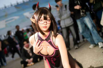 【コスプレ】チャイナドレスから覗く黒ストッキング×美脚が艶っぽい！台湾で出会った小悪魔な眼鏡っ子はお好きですか？【写真8枚】