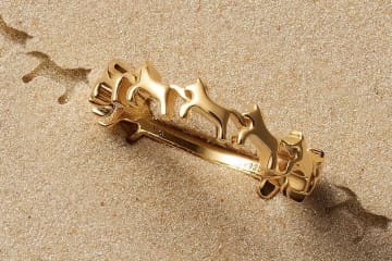 ヴイエー ヴァンドーム青山のお守りジュエリー、”9頭の駆ける馬”連なるラッキーリング