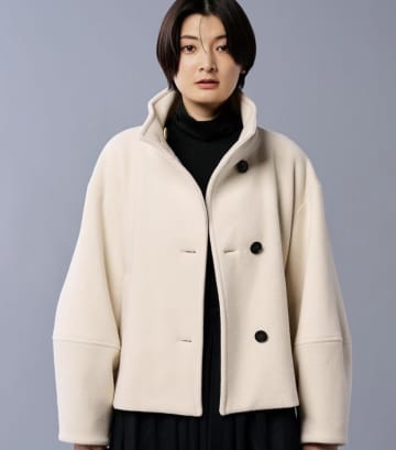 「白は汚れる」はもう古い？ 撥水機能で雨も泥も弾く「高見え×高機能」を両立した、uncraveの3万円台コートの魅力