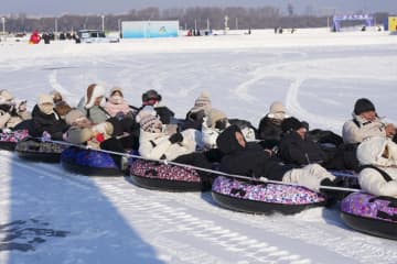 第8回ハルビン松花江氷雪カーニバル開幕　中国黒竜江省