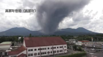 霧島連山・新燃岳が7年ぶり噴火　黒い噴煙が情報カメラに迫る…噴煙は500メートル以上にも【2025人気記事】