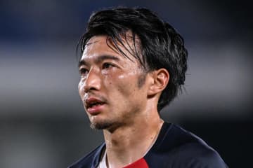 ｢岳さんとペアルックかと｣元日本代表のJ1鹿島MF柴崎岳の美人アイドル妻、子どもを抱っこする家族全員集合ショットで完全オフモード