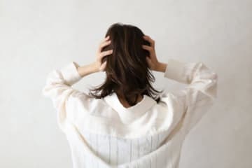 最悪！セクハラで降格した夫の奇行「部下の引き出しを勝手に…」　職場ストーカー行為に妻絶句