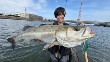 2025年の東京湾を振り返りながらシーズナルパターンを解説。オススメルアーと釣り方は？「大型のシーバスにも出会えました」