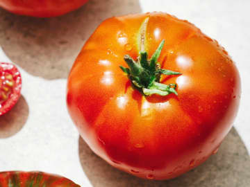 日本のスーパーのトマト1個の値段に中国人驚き「吐血する」