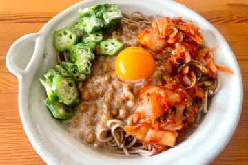 リュウジ、そばは茹でる前の“コレ”が重要　「スタミナそば」が栄養満点で革命的にウマい