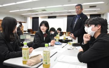 新行事の取り組み議論　茨城県南8高、生徒会チーム　情報交換し、自発性育む