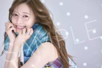 白石麻衣、2026年カレンダー発売 表紙&アクスタデザイン公開