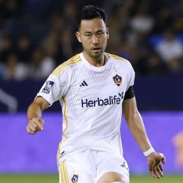 「高い肉奢っていただいた」元日本代表DF、“落語界の重鎮”との会食ショットが話題！「素敵なお写真」「篤人良い先輩！」