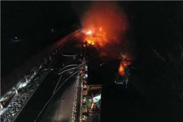 関越道事故、通行止め解除に「相当な時間」。月夜野～湯沢間、年末年始は気をつけて