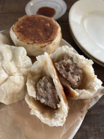 フライパンで作れる！底カリッ、中ジューシーの“焼き肉まん”が冬に最高♪